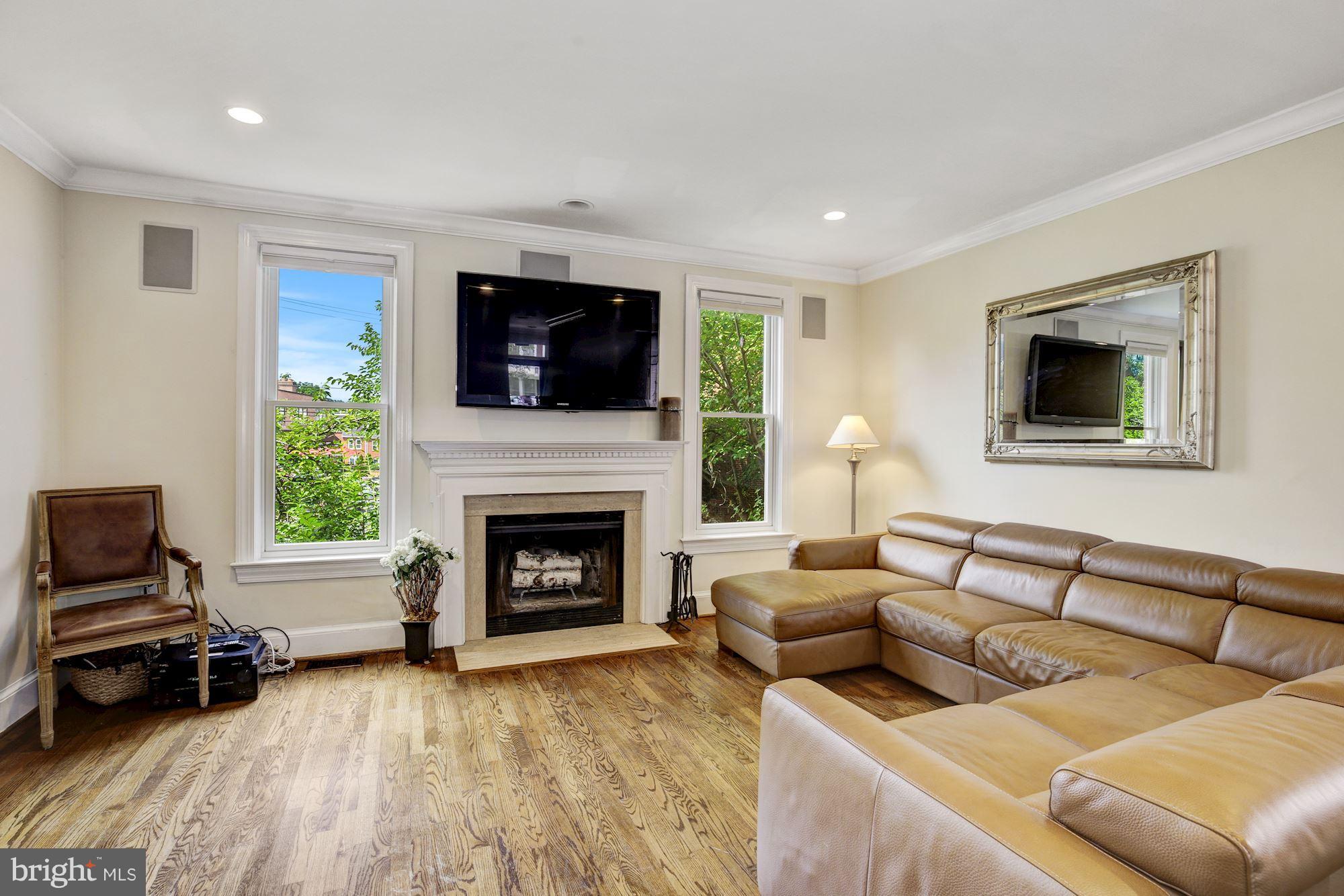 1404 Foxhall Road Northwest Washington, DC 20007 - Photo 7 of 29 Living Room