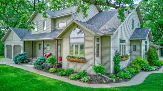 $895,000 | 19319 380th Street, Erhard, MN 56534