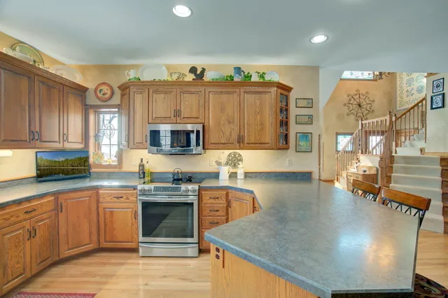 $895,000 | 19319 380th Street, Erhard, MN 56534