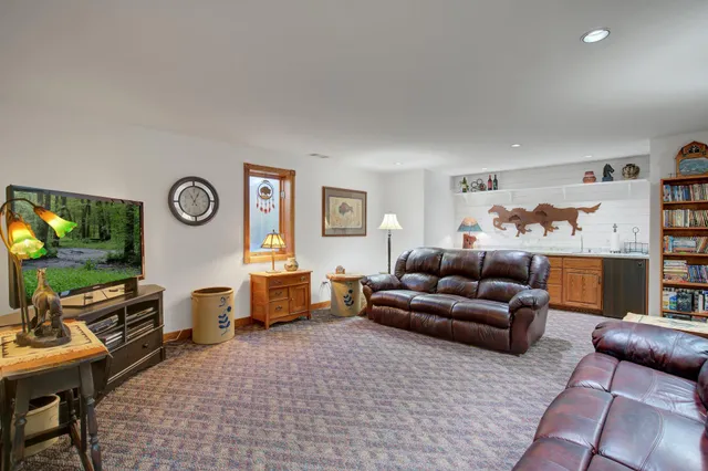 $895,000 | 19319 380th Street, Erhard, MN 56534