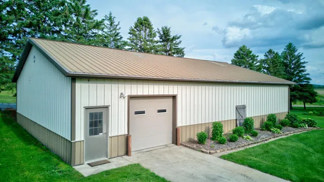 $895,000 | 19319 380th Street, Erhard, MN 56534