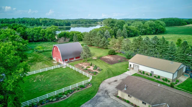 $895,000 | 19319 380th Street, Erhard, MN 56534
