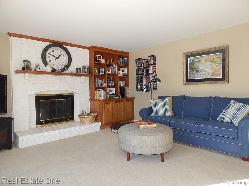 2001 Cedaredge Road Rochester, MI 48306 - Photo 7 of 25 Family Room
