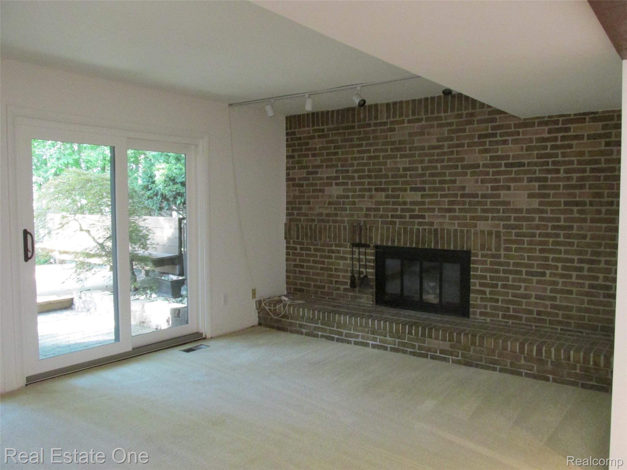 4390 Derry Road Bloomfield Hills, MI 48302 - Photo 25 of 81 IMG_1649.JPG