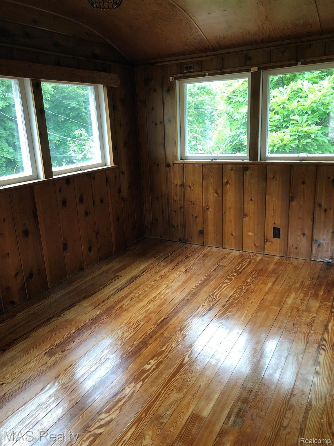 109 Chippewa Road Pontiac, MI 48341 - Photo 6 of 22 IMG_0438.JPEG