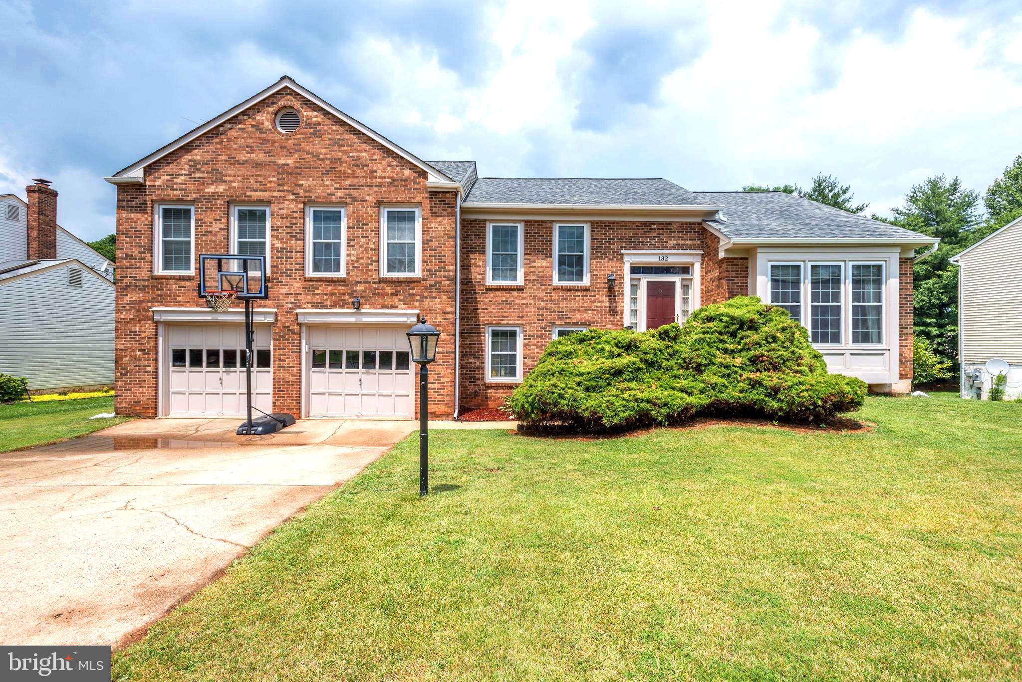 132 Environs Road Sterling, VA 20165 - Photo 2 of 44 Gallery Image 2
