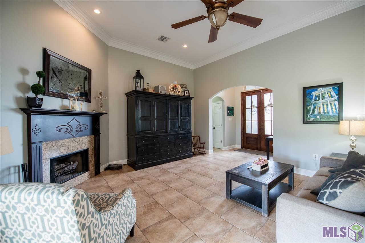 267 James Edison Drive Gray, LA 70359 - Photo 3 of 27 Living Room View 2