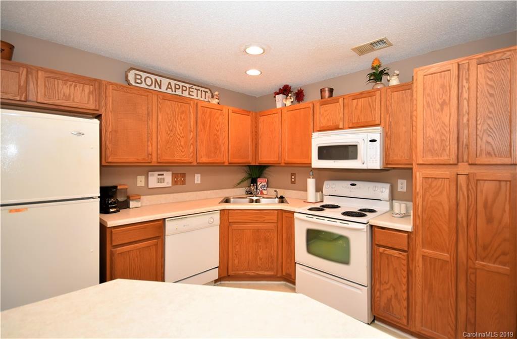16733 Timber Crossing Road Charlotte, NC 28213 - Photo 12 of 27