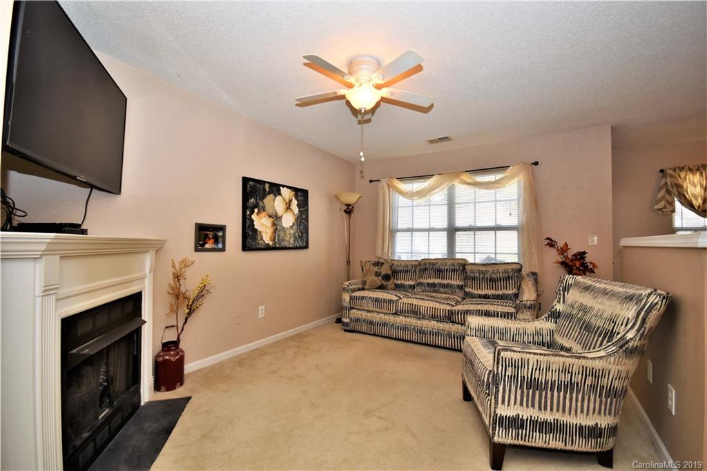 16733 Timber Crossing Road Charlotte, NC 28213 - Photo 3 of 27