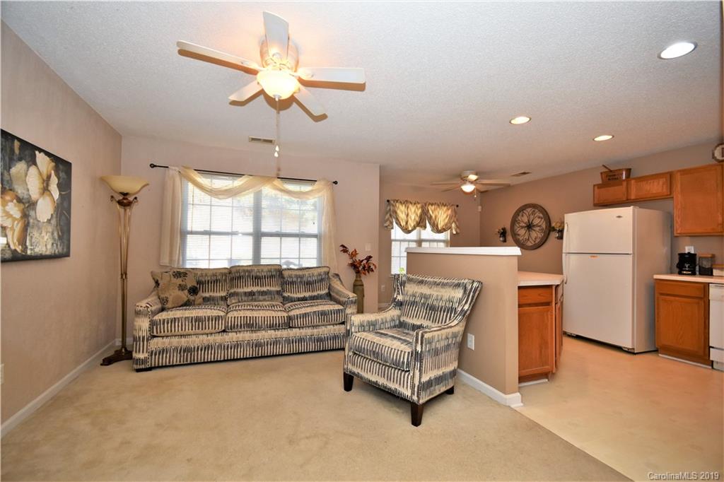 16733 Timber Crossing Road Charlotte, NC 28213 - Photo 4 of 27