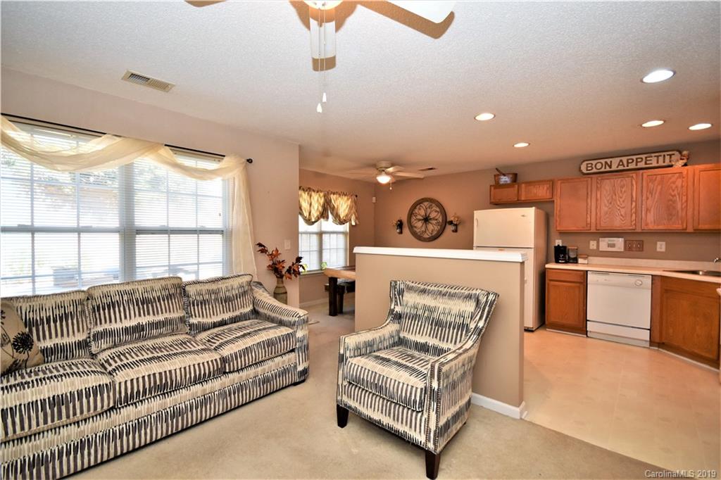 16733 Timber Crossing Road Charlotte, NC 28213 - Photo 6 of 27