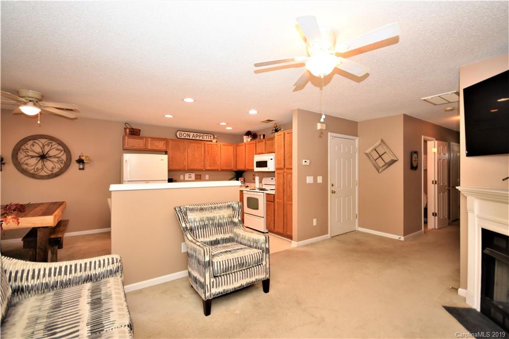 16733 Timber Crossing Road Charlotte, NC 28213 - Photo 7 of 27