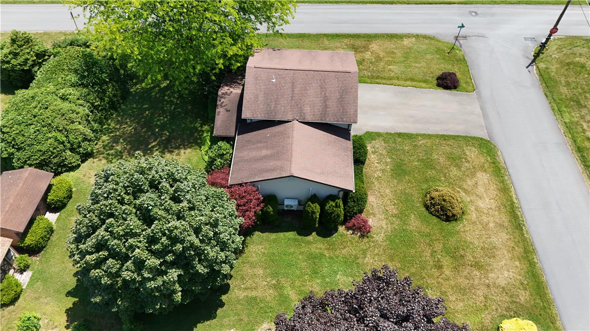 21 Will Barnesville, PA 18214 - Photo 21 of 23 Aerial view showcasing a residential property nestled amidst vibrant greenery and a private driveway.