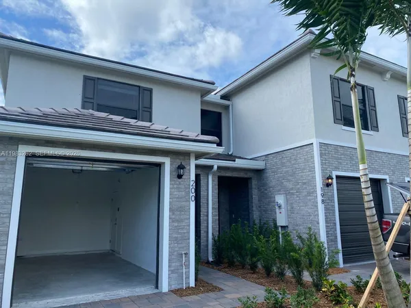 $3,050 | 200 Southeast 5th Court, Unit 200, Deerfield Beach, FL 33441