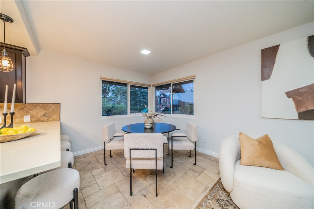 5300 Vía San Jacinto Riverside, CA 92506 - Photo 21 of 59 a living room with furniture and a window