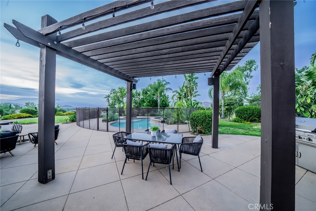5300 Vía San Jacinto Riverside, CA 92506 - Photo 40 of 59 a patio with yard table and chairs
