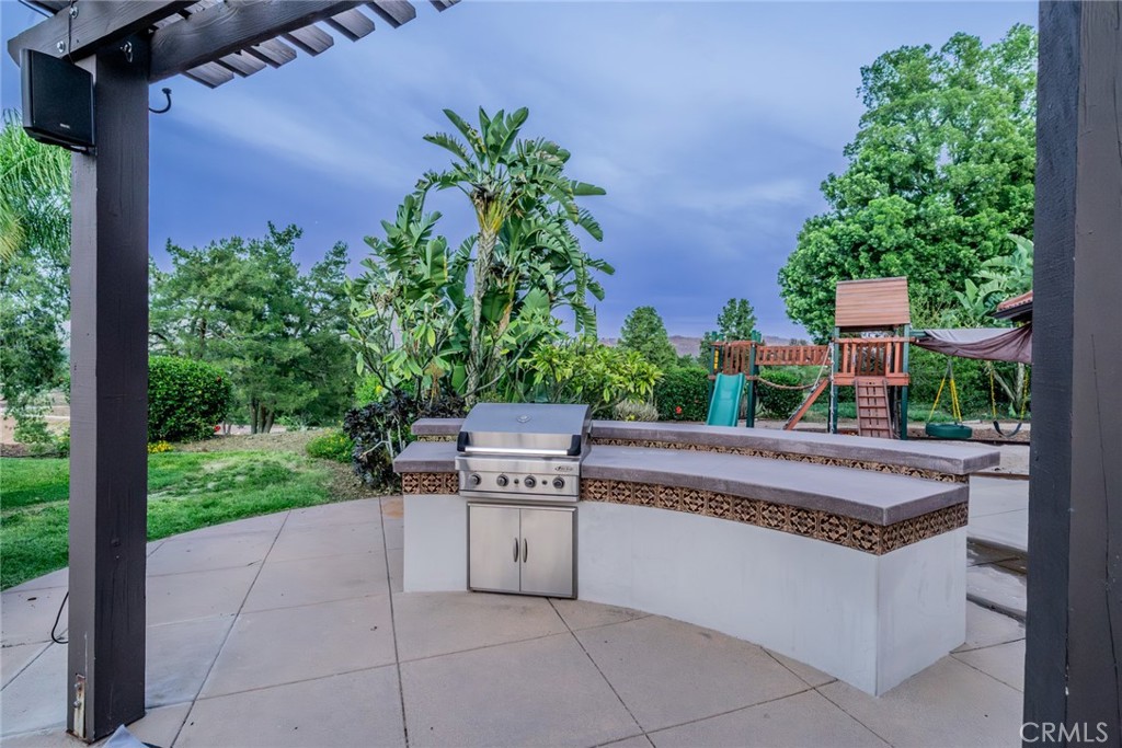5300 Vía San Jacinto Riverside, CA 92506 - Photo 45 of 59 a view of a patio with couches and potted plants