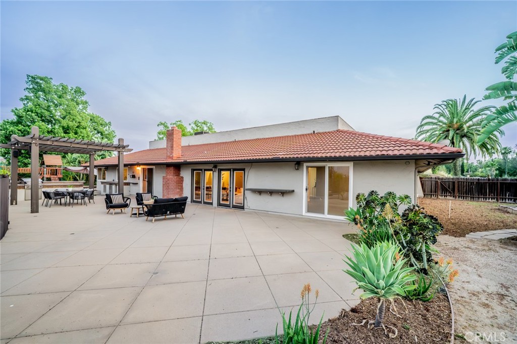 5300 Vía San Jacinto Riverside, CA 92506 - Photo 50 of 59 a view of a house with patio and a garden