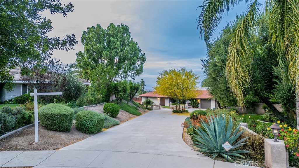 5300 Vía San Jacinto Riverside, CA 92506 - Photo 51 of 59 a view of street with sitting area