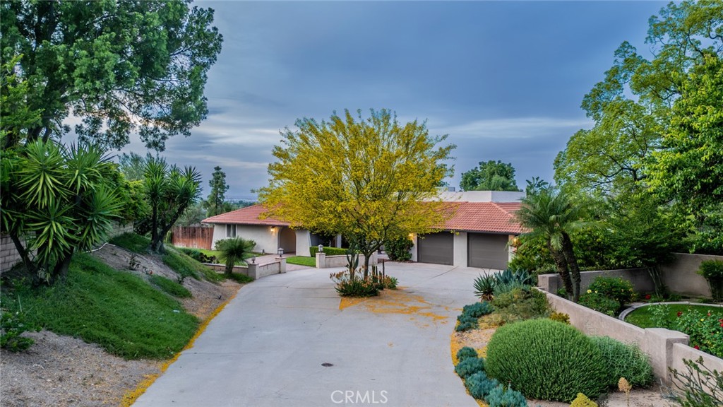 5300 Vía San Jacinto Riverside, CA 92506 - Photo 52 of 59 a view of a house with garden and patio