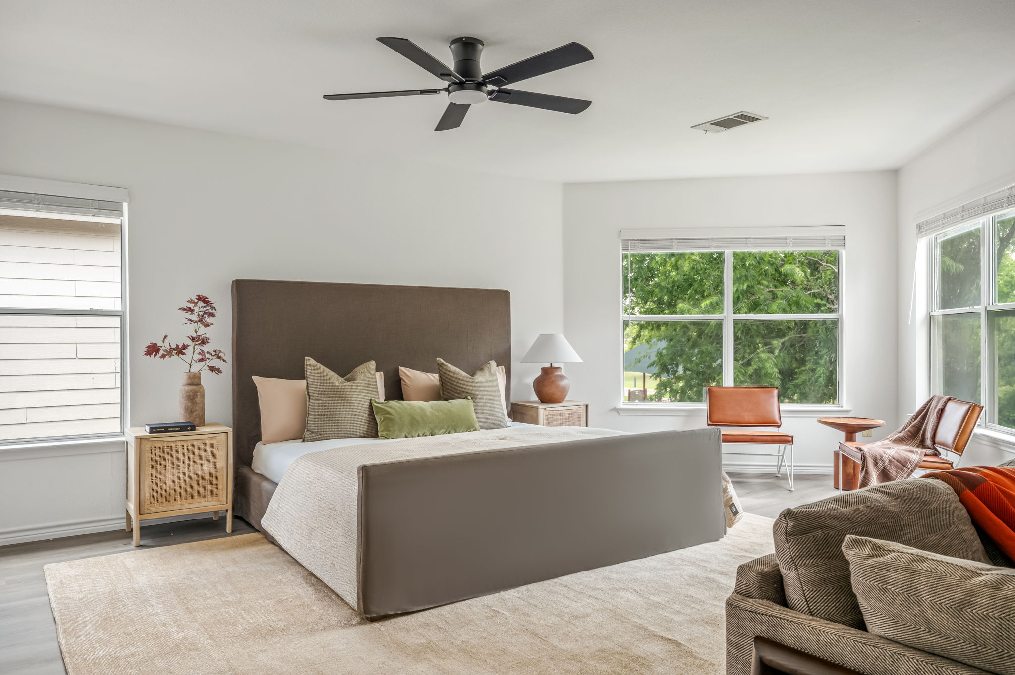 1408 Water Spaniel Way Round Rock, TX 78664 - Photo 25 of 37 Natural light floods this inviting primary bedroom, highlighting its comfortable layout.