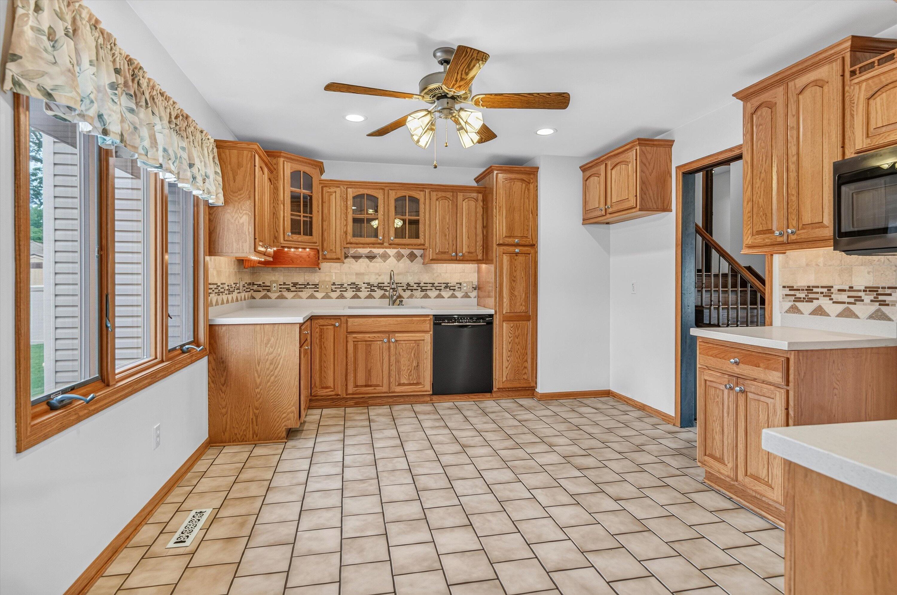 9838 Redbud Road Munster, IN 46321 - Photo 10 of 28 3000x1989
