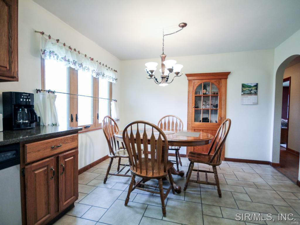 721 South Rapp Avenue Columbia, IL 62236 - Photo 8 of 24 Gallery Image 8