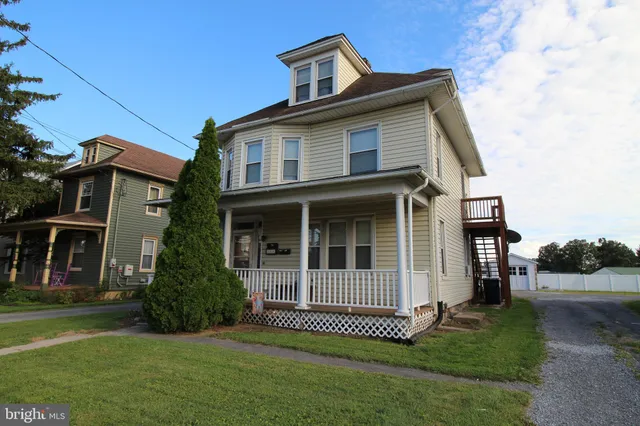 $975 | 354 West Main Street, New Holland, PA 17557
