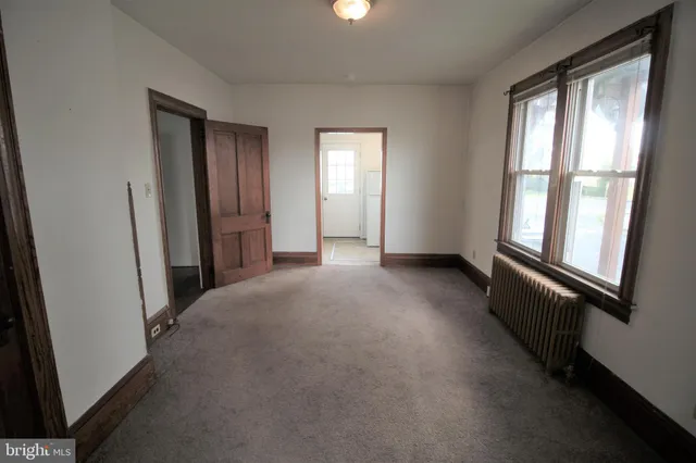 $975 | 354 West Main Street, New Holland, PA 17557