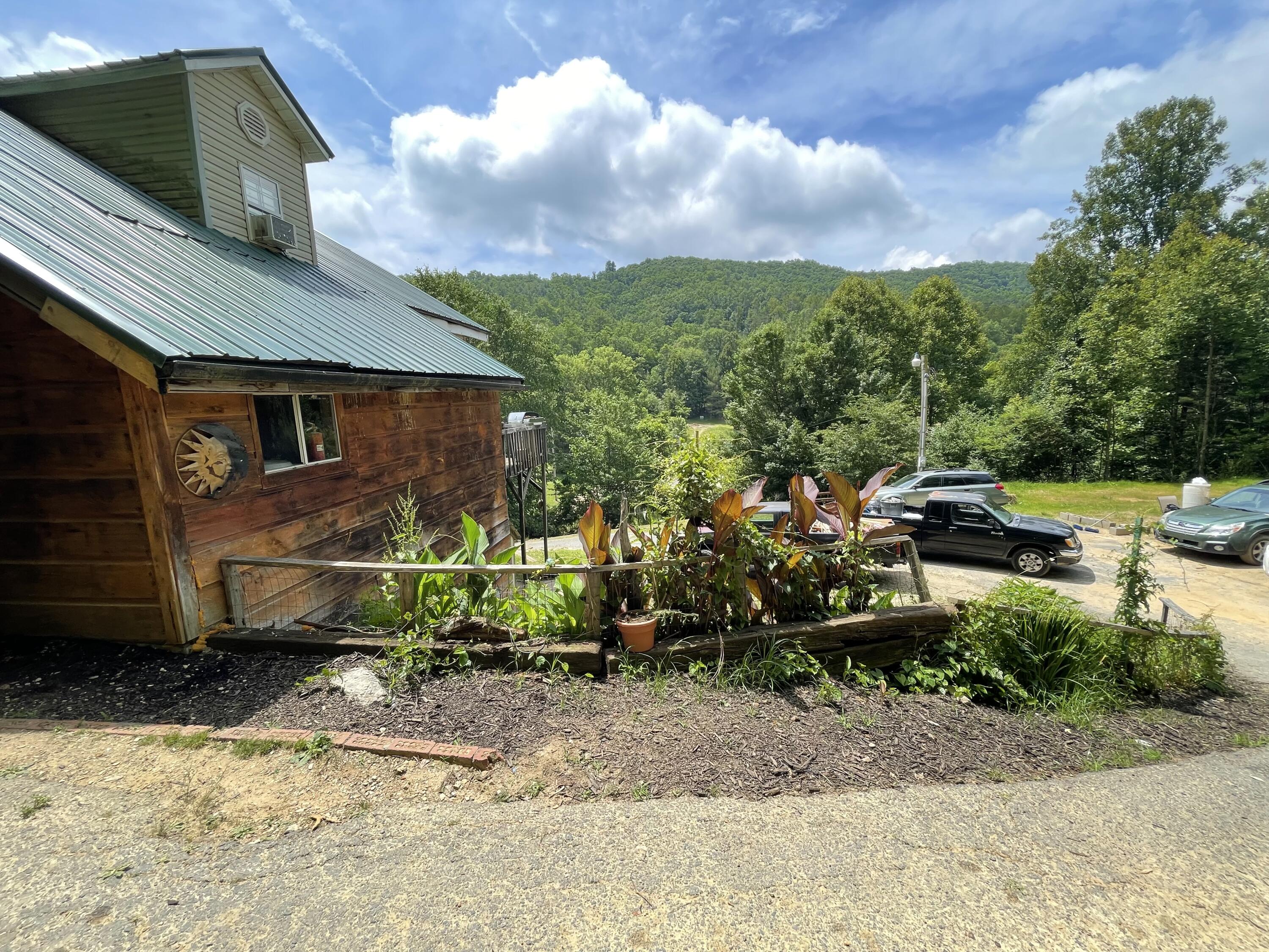 355 Grindstaff Road Butler, TN 37640 - Photo 52 of 83 IMG_4654