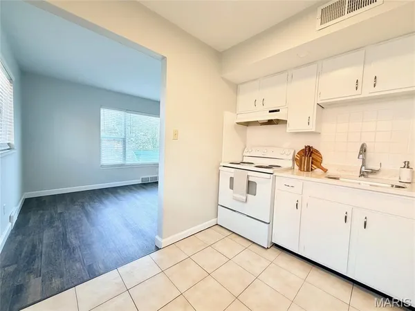 $925 | 4117 Germania Avenue, Unit 1G, St. Louis, MO 63116