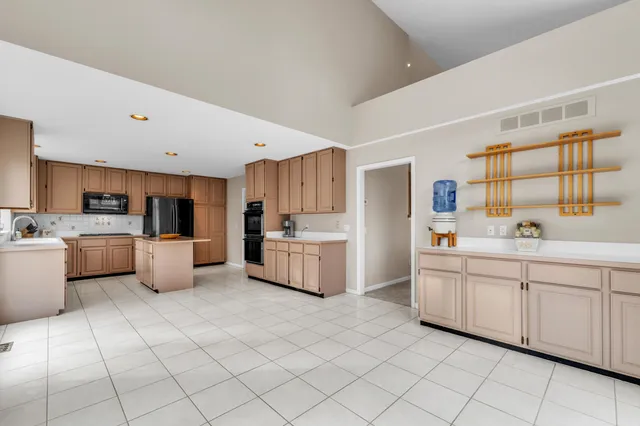 $549,900 | 6057 Beachwood Drive, West Bloomfield, MI 48324