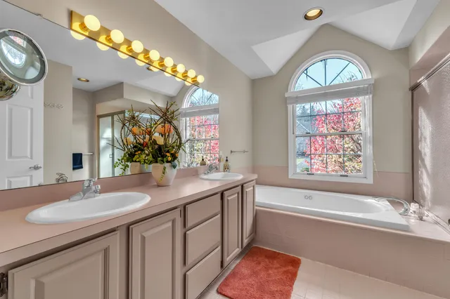 $549,900 | 6057 Beachwood Drive, West Bloomfield, MI 48324