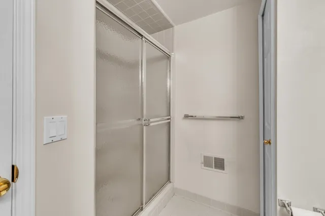 $549,900 | 6057 Beachwood Drive, West Bloomfield, MI 48324