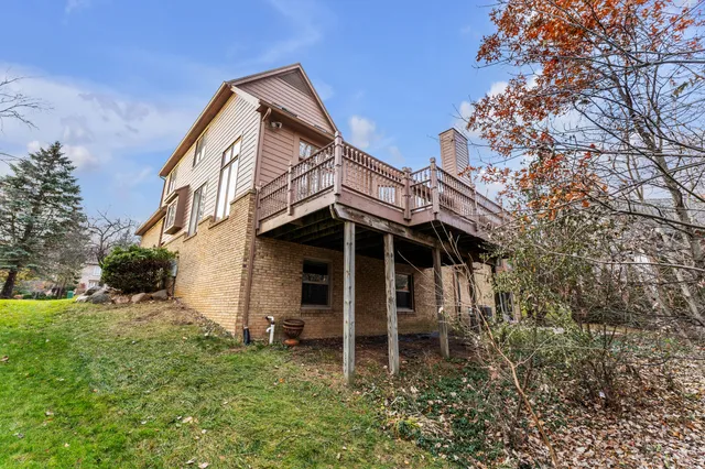 $549,900 | 6057 Beachwood Drive, West Bloomfield, MI 48324