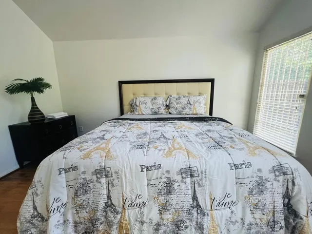 $2,800 | 14802 Mission Hills Drive, Houston, TX 77083