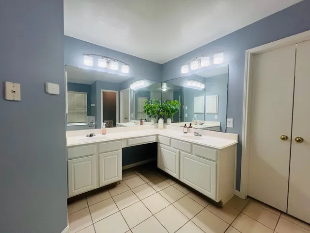 $2,800 | 14802 Mission Hills Drive, Houston, TX 77083