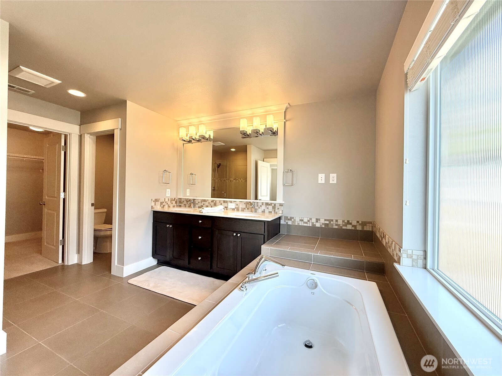 610 Field Place Northeast Renton, WA 98059 - Photo 33 of 40