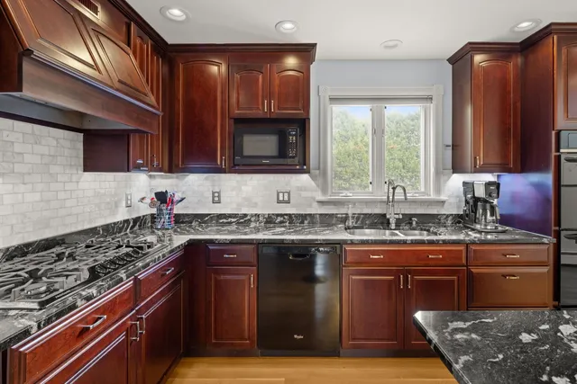 $825,000 | 8 Moss Glen Lane, South Burlington, VT 05403