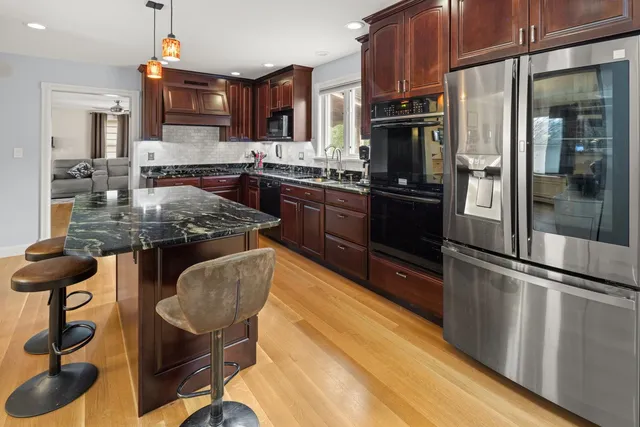 $825,000 | 8 Moss Glen Lane, South Burlington, VT 05403