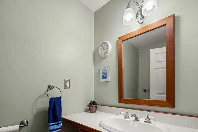 $825,000 | 8 Moss Glen Lane, South Burlington, VT 05403