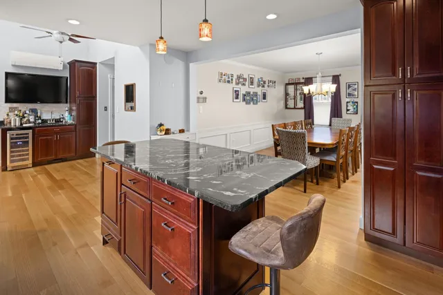 $825,000 | 8 Moss Glen Lane, South Burlington, VT 05403