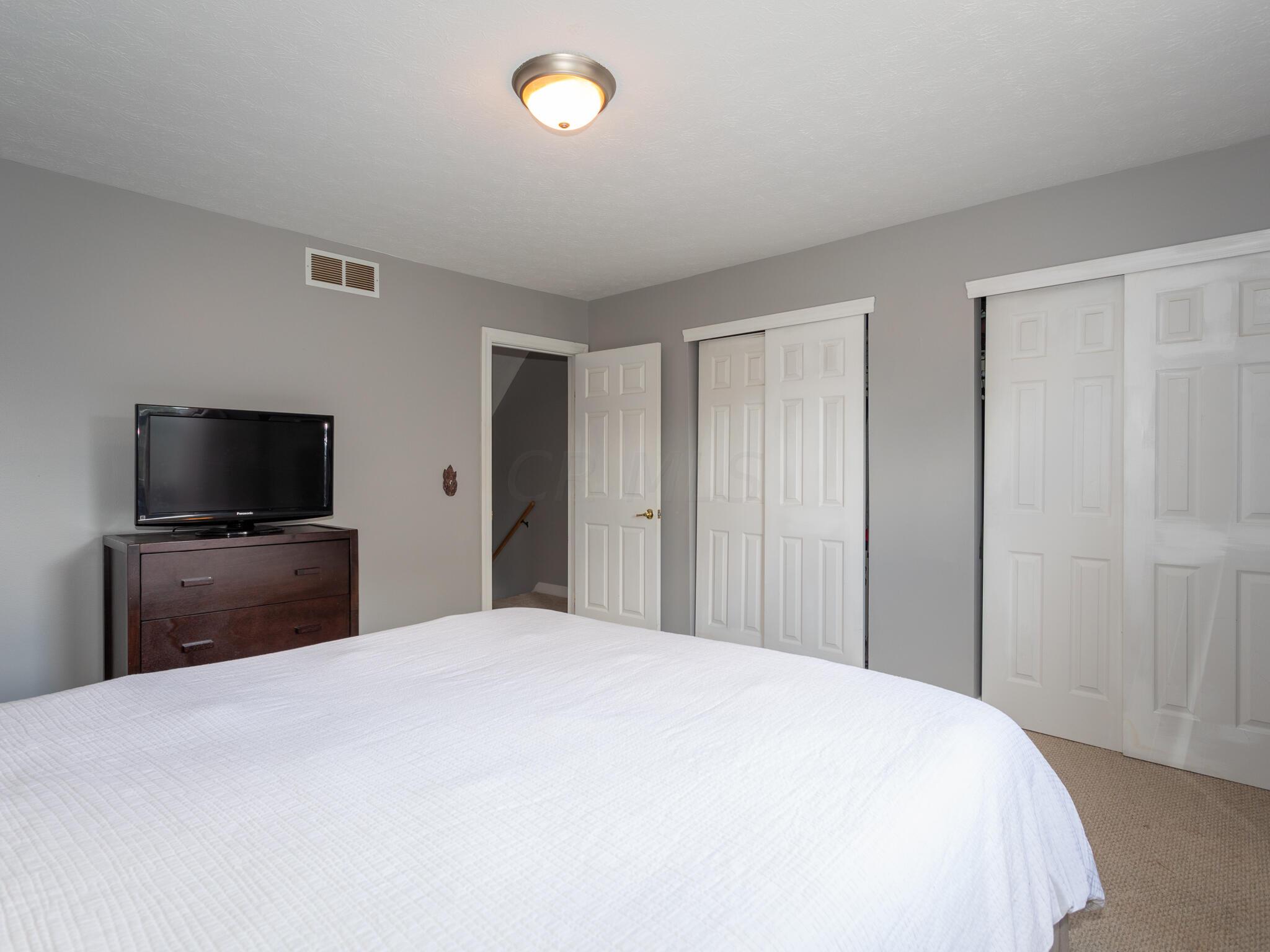 1217 Weybridge Road Columbus, OH 43220 - Photo 15 of 26