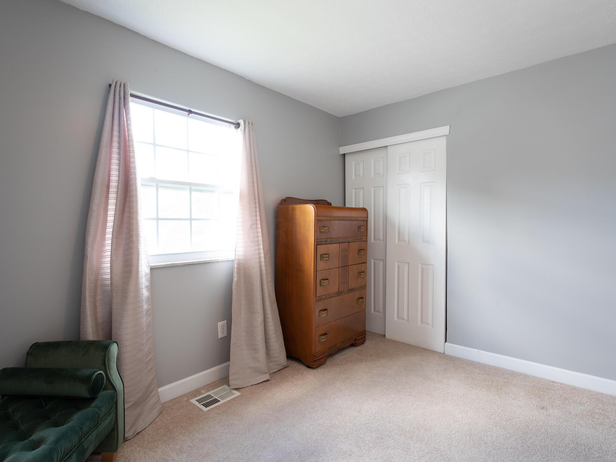 1217 Weybridge Road Columbus, OH 43220 - Photo 19 of 26