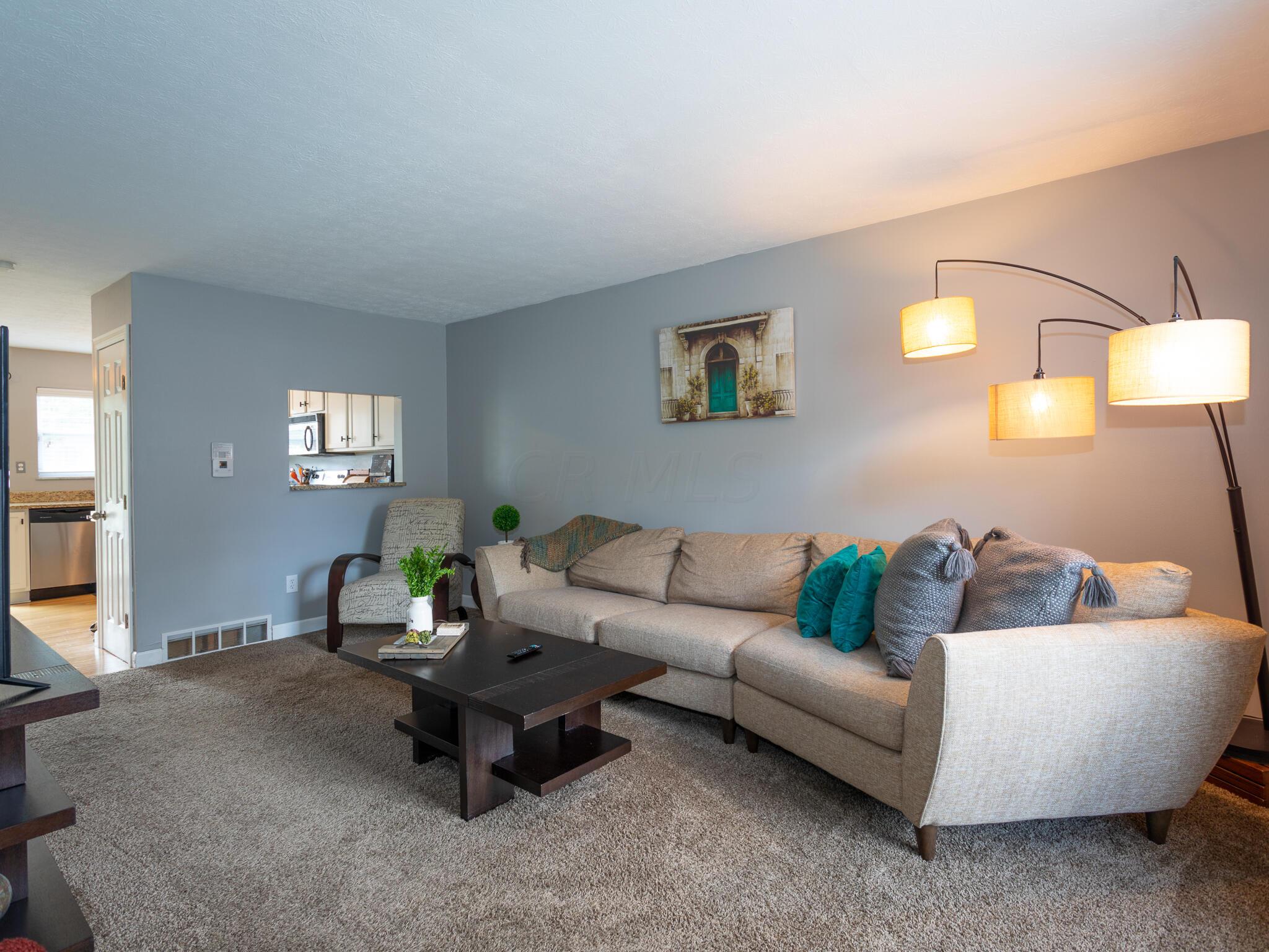 1217 Weybridge Road Columbus, OH 43220 - Photo 2 of 26