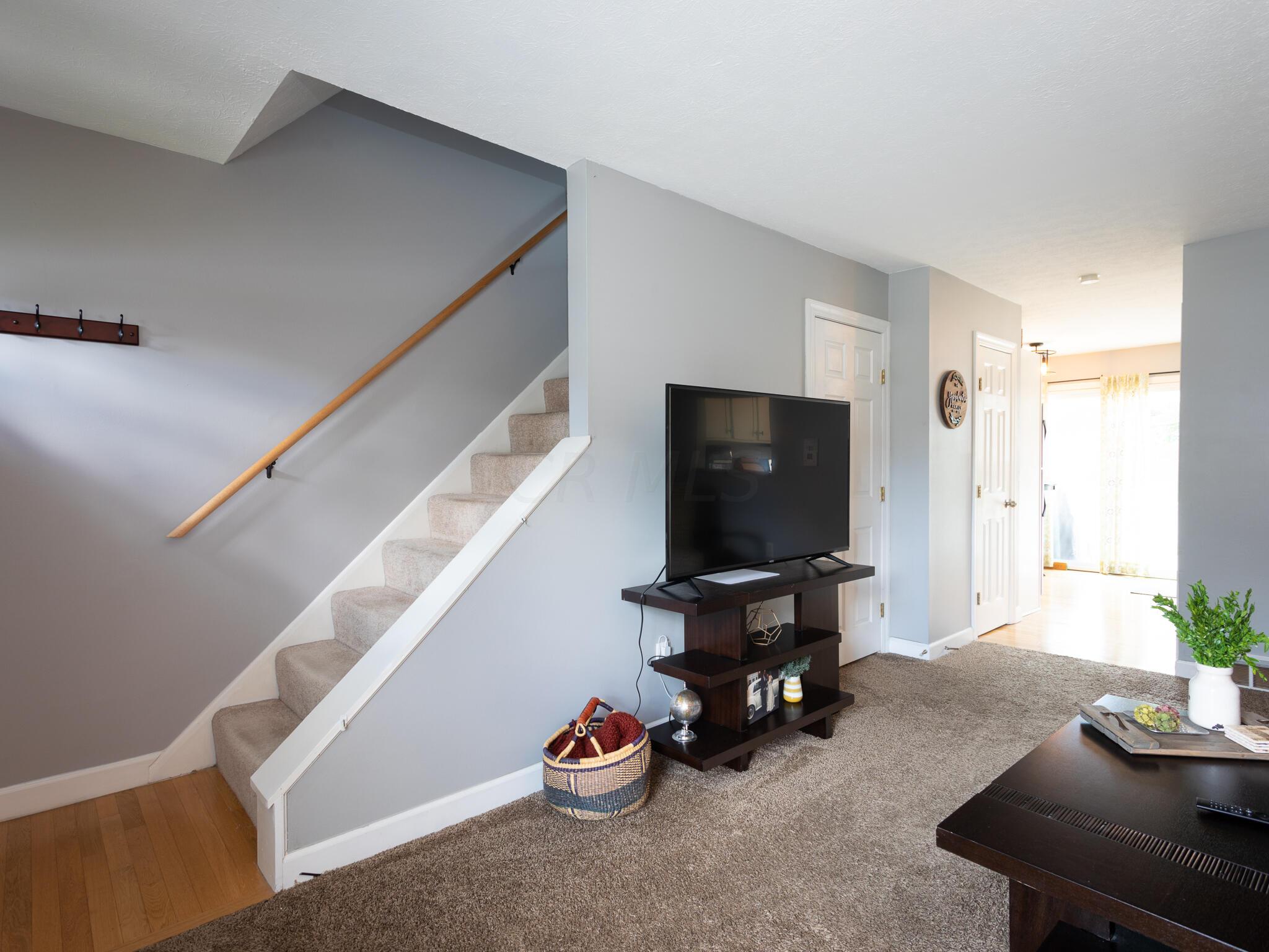 1217 Weybridge Road Columbus, OH 43220 - Photo 5 of 26