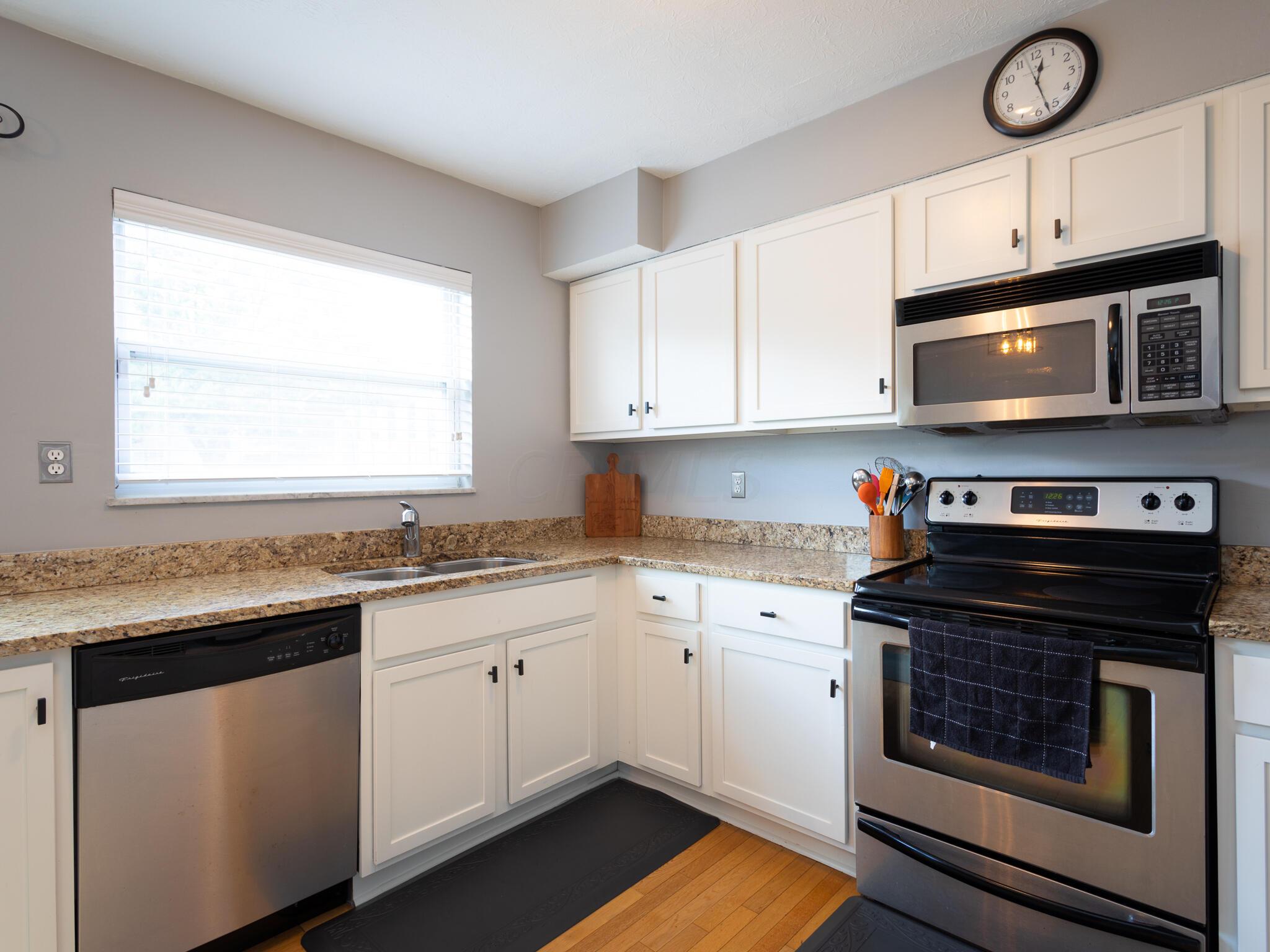 1217 Weybridge Road Columbus, OH 43220 - Photo 9 of 26