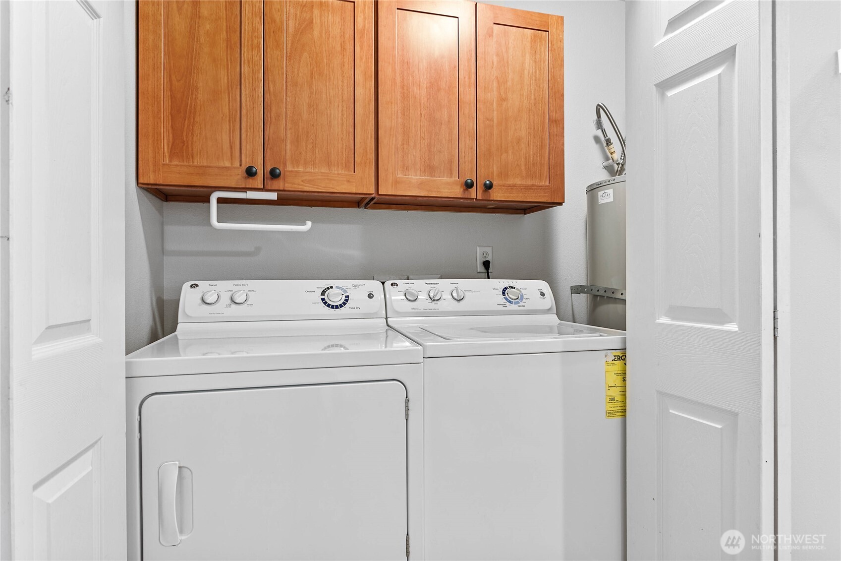 303 Hayes Street Nooksack, WA 98276 - Photo 20 of 40 a utility room with dryer and washer