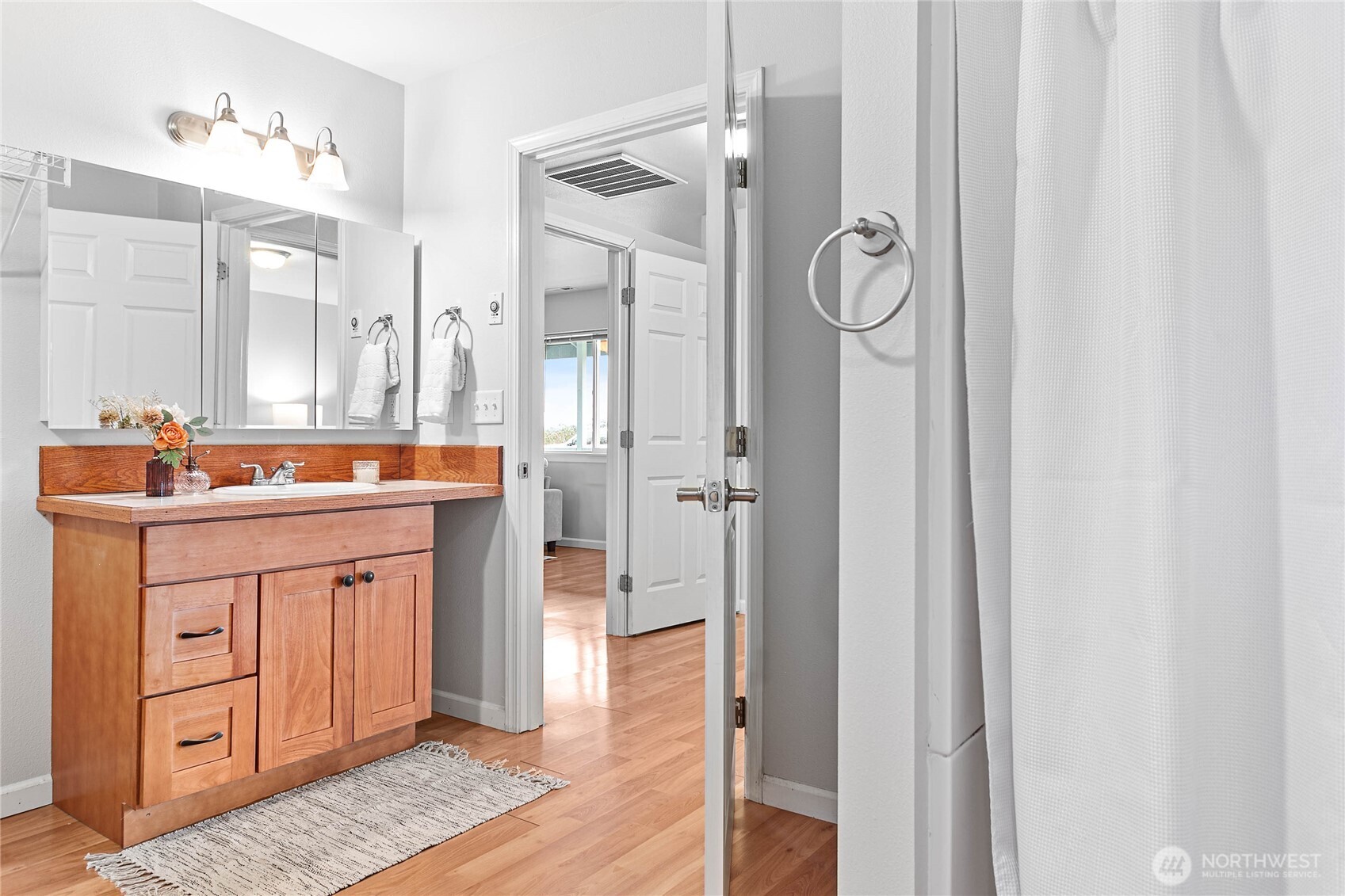 303 Hayes Street Nooksack, WA 98276 - Photo 21 of 40 a spacious bathroom with a double vanity sink and a mirror