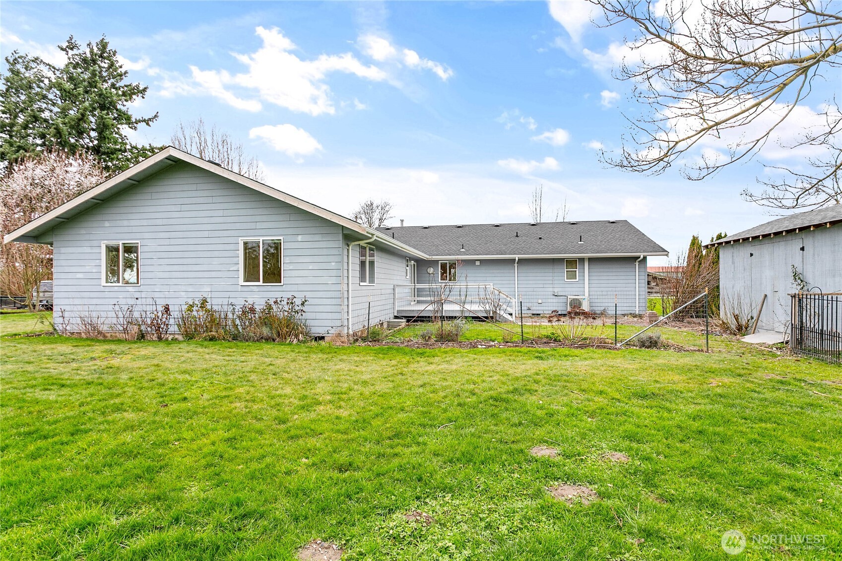 303 Hayes Street Nooksack, WA 98276 - Photo 40 of 40 a backyard of a house with table and chairs